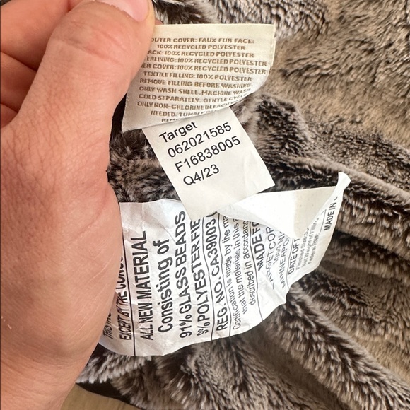 Threshold Plush Faux Fur Throw Blanket weighted - Picture 3 of 4